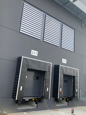 Exutoire de désenfumage en façade à ventelles - Dimension 2400 x 3800 de hauteur par appareil