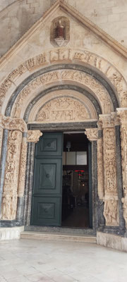 TROGIR Portal Kathedrale