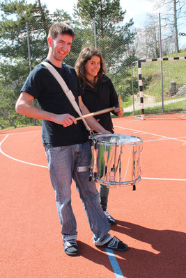 Spielbeginn mit Tambour-Duo