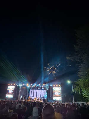 Dying Fetus mit Feuerwerk