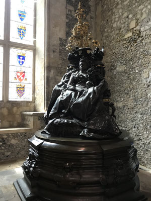 Statue of Queen Victoria in the Great Hall