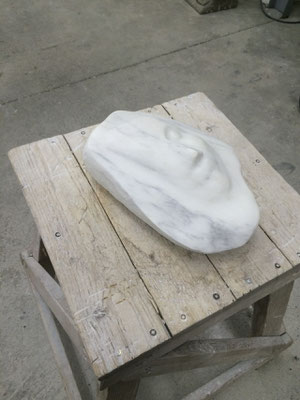 face in water stone sculpture Abelina Carissima Magometschnigg