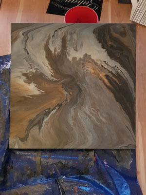 Künstler Martin Lingens, Entstehung vom Kunstwerk "Molton Rock", Acryl, Metallpigmente, Pouring, Fluidart