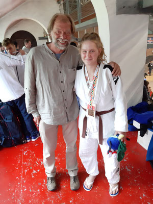 Mit der Goldmedaillengewinnerin im Judo Mareen Hollenstein