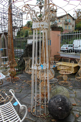 GRANDE COLONNA NEOCLASSICA IN FERRO BATTUTO. cm 220 h. x 45 d. € 600. (disponibile la coppia)