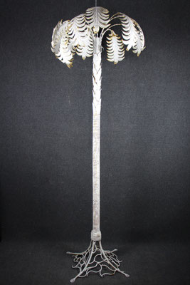 ELEMENTO DECORATIVO. PALMA IN FERRO BATTUTO A MANO. cm 200 h. x 70 d.  € 600.