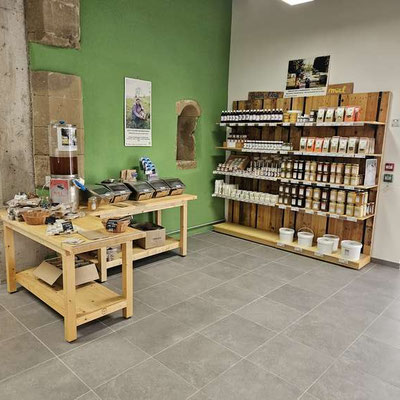 aménagement sur mesure de magasin, agencement de magasin, aménagement sur mesure de bureau, bureau sur mesure, espace de travail sur mesure, espace détente sur mesure, espace coworking sur mesure (Romans sur Isère - Drôme)