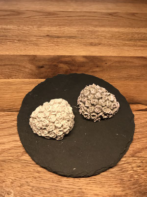Betonherz in Rosendekor