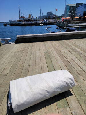 ab damit, zum Segelmacher!