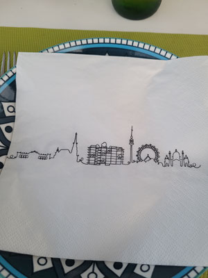 Einladung zum Abendessen bei den Österreichischen Nachbarn! Stilecht!