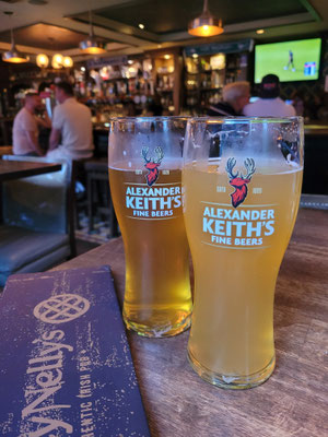 "Ankommensbier" im Pub
