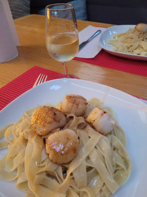 Frische Jakobsmuscheln auf Tagliatelle a la Skipper