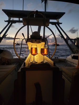 Sundowner im Cockpit - abseits vom Trubel