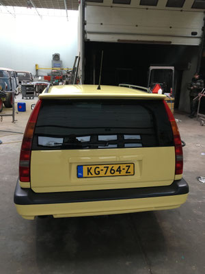 volvo 850 T-5R cream yellow