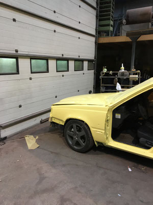 volvo 850 T-5R cream yellow