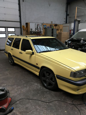 volvo 850 T-5R cream yellow