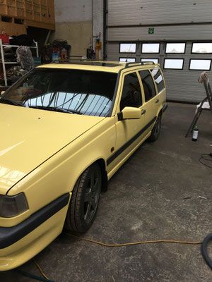 volvo 850 T-5R cream yellow