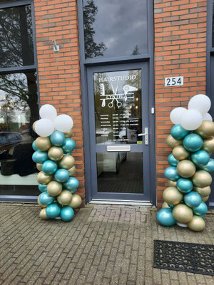 hairstudio cynthia raambelettering raamreclame raambestickering belettering melkglas belettering melkglas reclame, binnen belettering raam belettering van der wee belettering almere