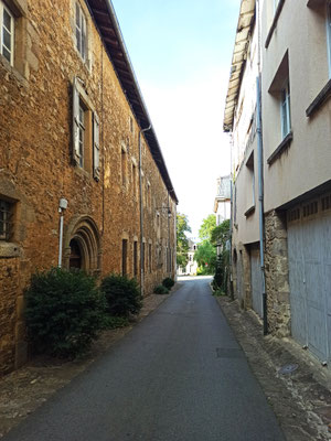 ... l'ancien hôpital des pèlerins...