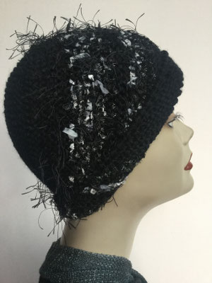 Wi 102 - High-Tech Supermodell  gestrickt - schwarz mit Effektstreifen - Kopfbedeckung nach Chemo