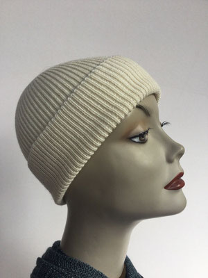 Wi 93 - Vreni Lorenzini - Kopfbedeckungen kaufen- Wintermodelle - Melone gestrickt - gebrochenes Weiss