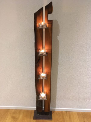 Aufgeschnittener Kerzenständer mit 4 Platten