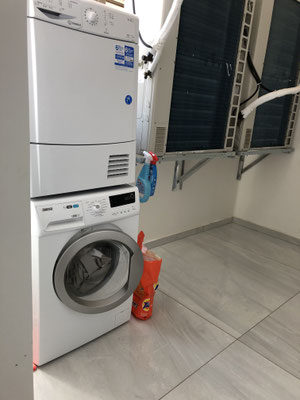 buanderie avec lave linge et sèche linge