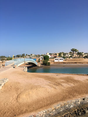 Brücke in Zeytouna Beach