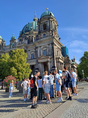 Am Berliner Dom.