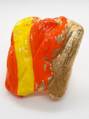 orange rock / Ringkopf 5 cm x 4 cm, Acrylfarbe, Blattgold, 