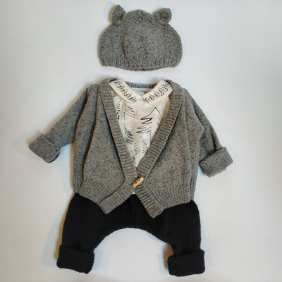 Mode éco-responsable : vêtements pour enfants 0 à 4 ans en tissu biologique peint main et tricot en fibres recyclées. Fabrication française. 