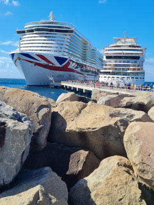 Die Arvia ist ein 2022 in Dienst gestelltes Kreuzfahrtschiff der britischen Reederei P&O Cruises. Sie ist das größte unter britischer Flagge stehende Passagierschiff sowie das größte Passagierschiff, das jemals in Deutschland gebaut wurde.