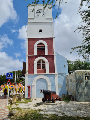 Museo Histórico Aruba, Restaurierte Militärfestung von 1798 mit Geschichtsmuseum, Innenhof und Turm