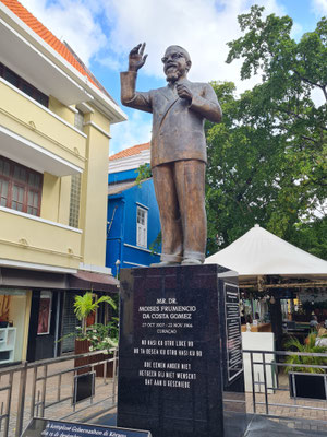 Bronzestatue von Dr. Moises Frumenicio da Costa Gomez (1907 - 1966), er war Präsident des ersten Regierungsrates der Niederländischen Antillen