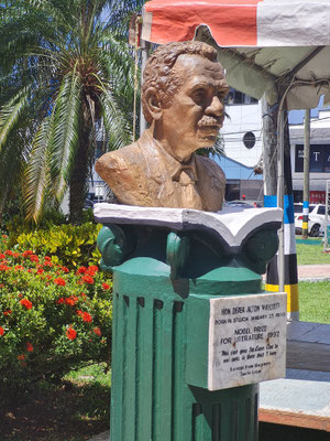 Derek Walcott Square, Sir Derek Walcott, 1930 - 2017, war ein lucianisch-britischer Dichter und Schriftsteller. 1992 erhielt Walcott den Nobelpreis für Literatur