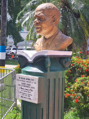 Derek Walcott Square, Sir William Arthur Lewis, 1915 - 1991, Alfred-Nobel-Gedächtnispreis für Wirtschaftswissenschaften (1979)
