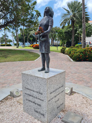 Denkmal für Anne Frank in Oranjestad, symbolisiert die Toleranz gegenüber allen Religionen, Hautfarben und Glaubensrichtungen.