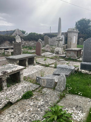 gleich neben unserer Unterkunft habe ich einen alten Friedhof entdeckt