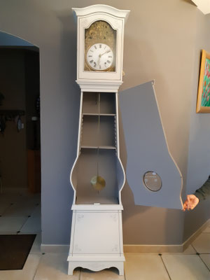 #APRES horloge comtoise rénovation création d'étagères Réalisation Déco & Corinnerie(s) 