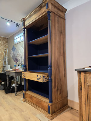 Réalisation Déco & Corinnerie / Bonnetière transformée en étagère ouverte