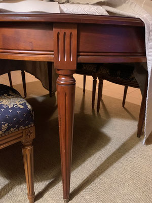 #Avant table style Louis XVI 
