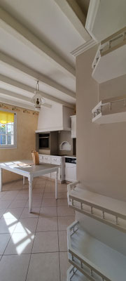 Rénovation Déco & Corinnerie(s) |Cuisine relookée plan et crédence effet béton.