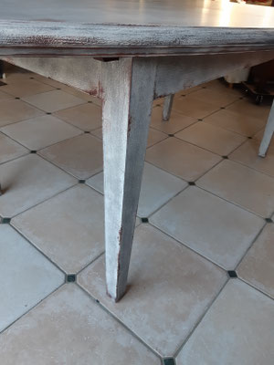 #Après Piètement de près effet "délavé et rouillé" Réalisation Déco & Corinnerie(s)