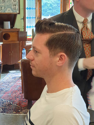 Perfekt frisierte Barber Frisur 
