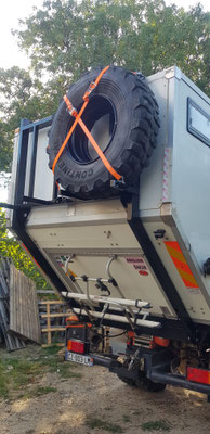support de roue de secoure avec grue (pour monter et descendre ses dernières)en acier thermolaqué