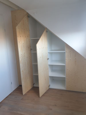Garderobekast onder schuine wand in Underlayment