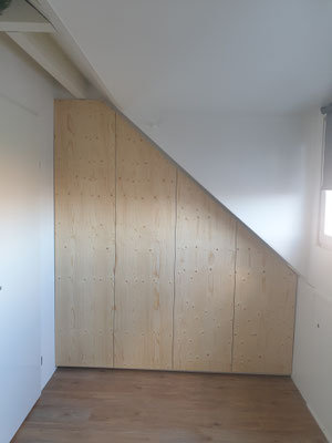 Garderobekast onder schuine wand in Underlayment