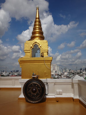 Ein goldener Turm auf der goldenen Kuppel... Die Sonne ließ es richtig funkeln.