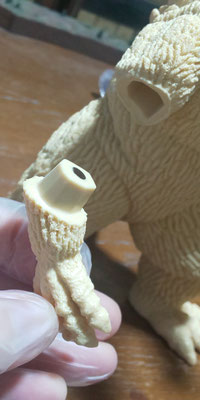 and the magnetic insertion part of the right arm
