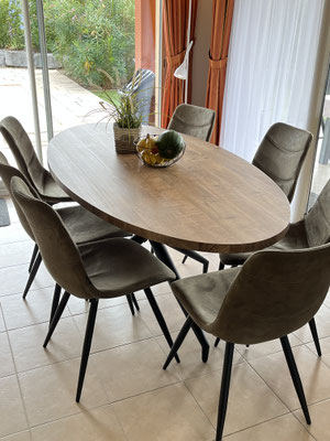 Ovale eettafel voor 8 personen